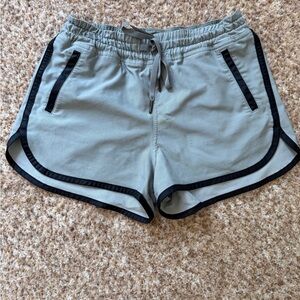 Lululemon Shorts 4-Way Stretch gray/green Shorts Sz 4